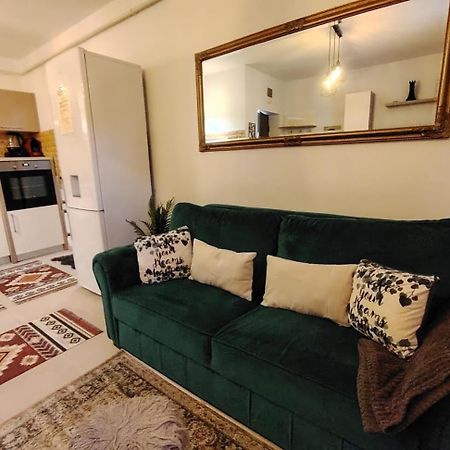 Charm 2 Palas Apartment Яш Екстериор снимка
