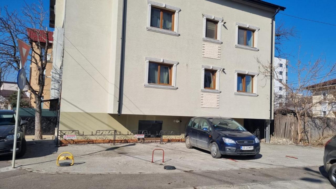 Charm 2 Palas Apartment Яш Екстериор снимка