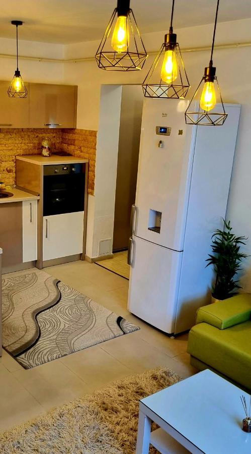 Charm 2 Palas Apartment Яш Екстериор снимка