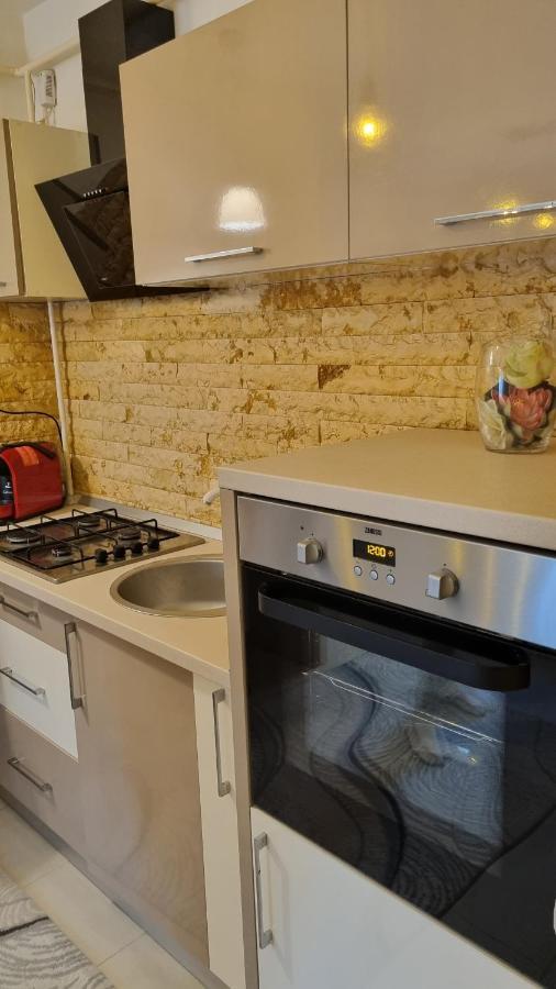 Charm 2 Palas Apartment Яш Екстериор снимка