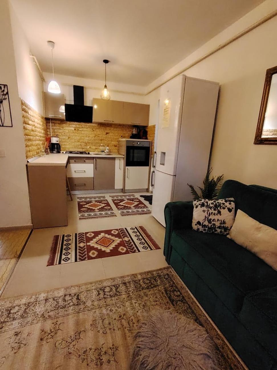 Charm 2 Palas Apartment Яш Екстериор снимка